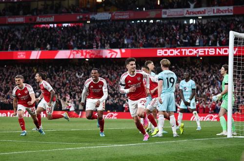 Gary Neville crede că Arsenal nu mai poate pierde titlul în Premier League / foto: Imago Images