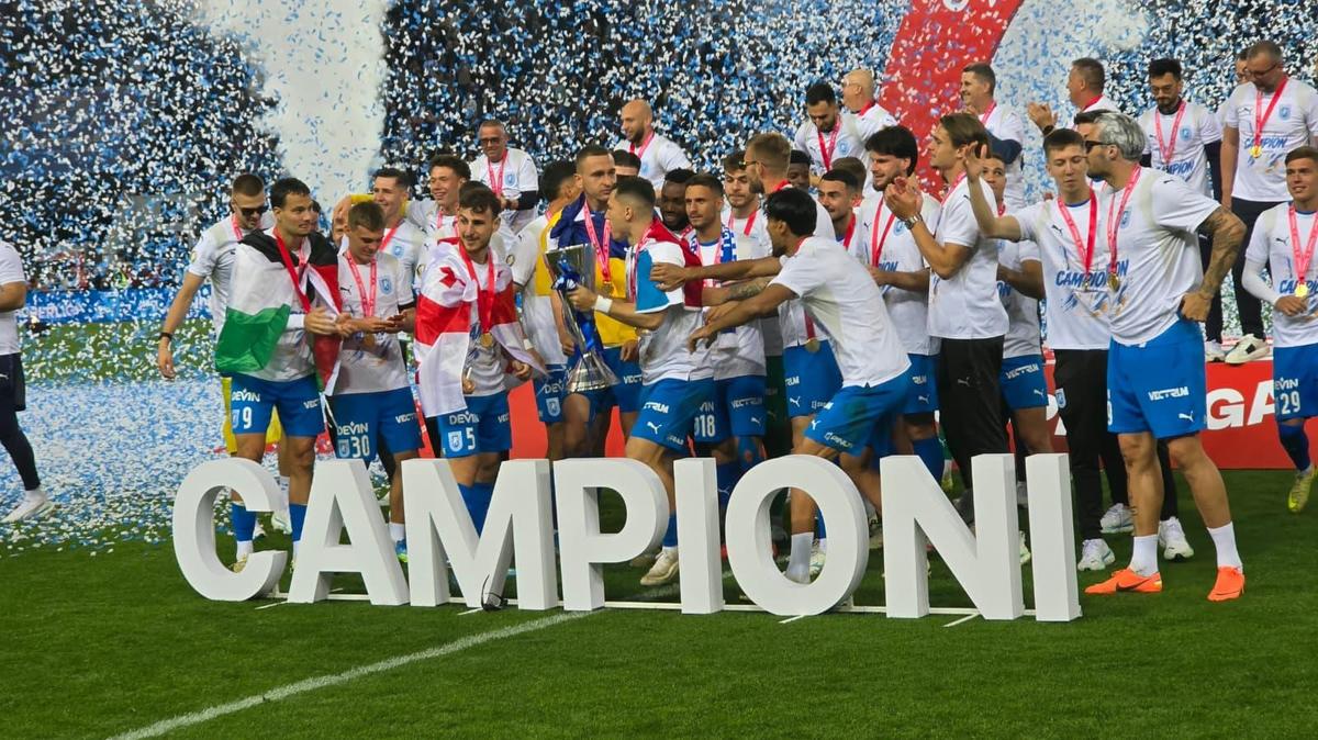 Campionii de la Craiova au imitat trendul cu ochelarii de soare
