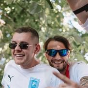 Campionii de la Craiova au imitat trendul cu ochelarii de soare / foto: Superliga Facebook