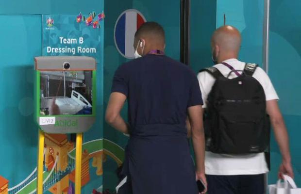 Imagini emoționante! Ce au făcut vedetele Franței înainte de meciul cu Ungaria