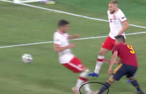 VAR, intervenție în favoarea Spaniei la meciul cu Polonia! Anglia nu a primit penalty la o fază similară