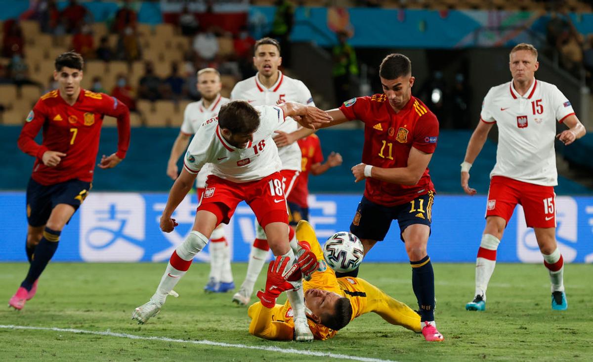 VAR, intervenție în favoarea Spaniei la meciul cu Polonia! Anglia nu a primit penalty la o fază similară