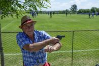 GSP a asistat la promovarea lui ACS Miroși! Sărbătoare cu alarma antiaeriană și cu o armă cu capse: „Îl împuşc pe Putin, că mi-a scumpit berea şi ţigările