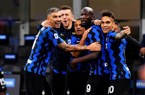 Kolarov, în stânga imaginii / FOTO: Imago