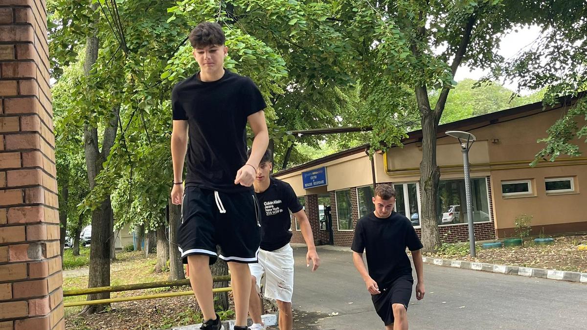 FCSB turează motoarele » 21 de fotbaliști la vizita medicală