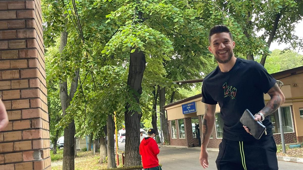 FCSB turează motoarele » 21 de fotbaliști la vizita medicală