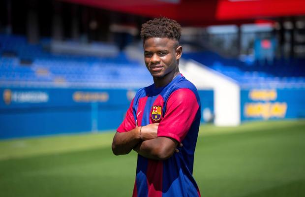 Barcelona și-a prezentat noul transfer: un fundaș central de 19 ani » Are o clauză imensă