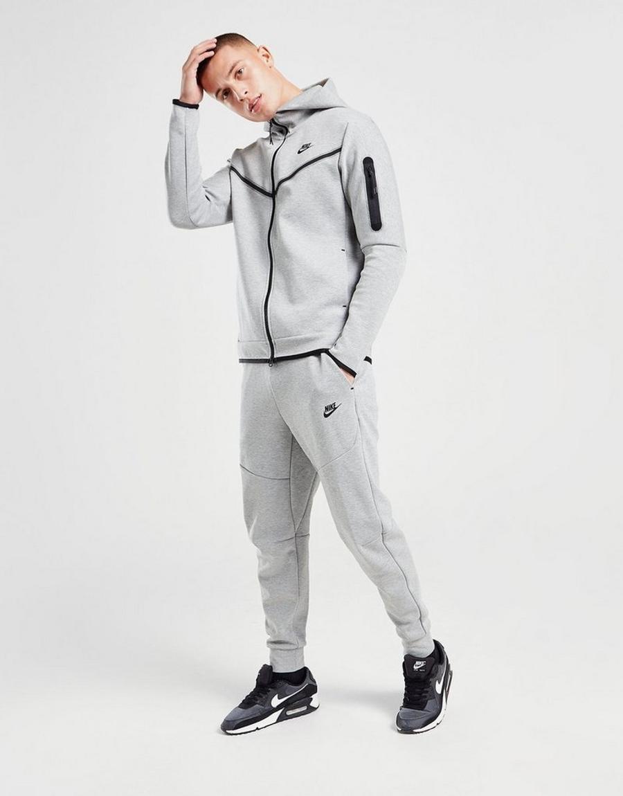 De ce sunt atât de populare articolele vestimentare din colecția Nike Tech Fleece?