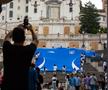Un tricou al naționalei Italiei de 15 metri lungime întins în Piazza di Spania