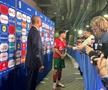 Ales „omul meciului” Portugalia - Cehia, a venit la interviuri cu trofeul în brațe