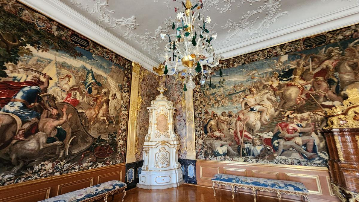Pe urmele lui Napoleon » Dormitorul lui Bonaparte din palatul somptuos din Wurzburg, păstrat în starea lui originală
