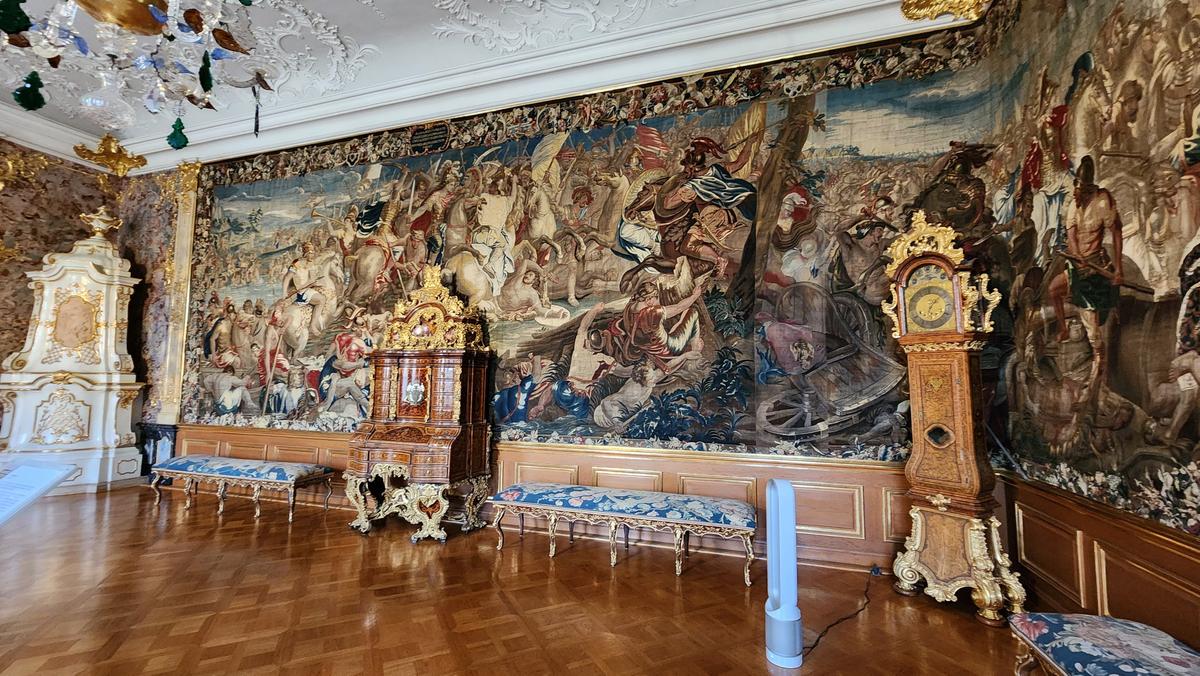 Pe urmele lui Napoleon » Dormitorul lui Bonaparte din palatul somptuos din Wurzburg, păstrat în starea lui originală
