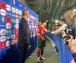 Ales „omul meciului” Portugalia - Cehia, a venit la interviuri cu trofeul în brațe
