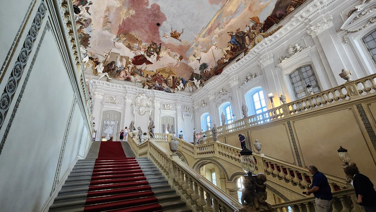 Pe urmele lui Napoleon » Dormitorul lui Bonaparte din palatul somptuos din Wurzburg, păstrat în starea lui originală
