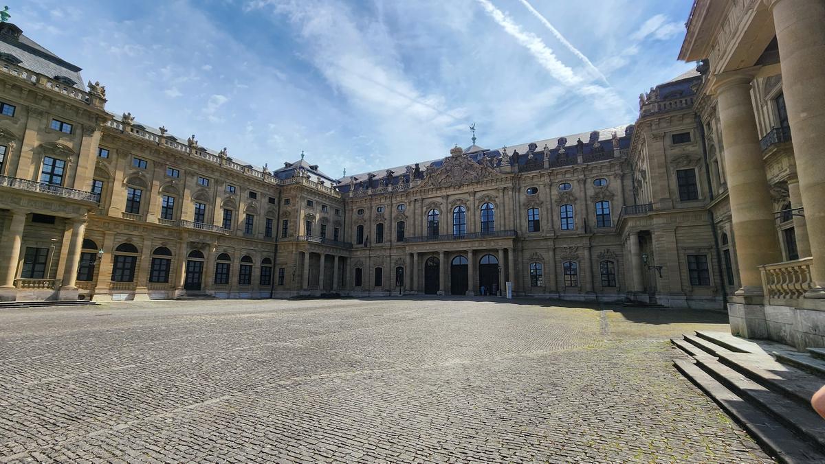 Pe urmele lui Napoleon » Dormitorul lui Bonaparte din palatul somptuos din Wurzburg, păstrat în starea lui originală