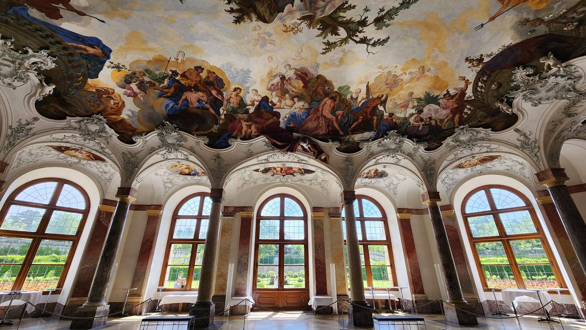 Pe urmele lui Napoleon » Dormitorul lui Bonaparte din palatul somptuos din Wurzburg, păstrat în starea lui originală
