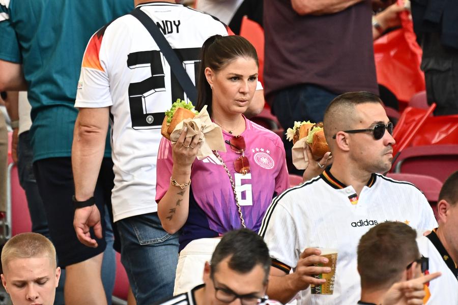 GSP.RO a fost pe stadion la Germania - Ungaria » 10 detalii din Stuttgart: pază suplimentară pentru Viktor Orban, bișnițari supărați și boicotul maghiarilor