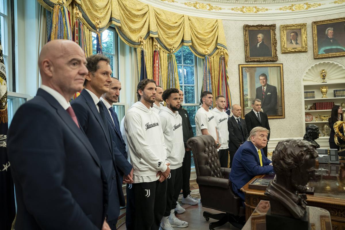 De față cu jucătorii lui Juventus, Trump a vorbit despre războiul Israel - Iran și femeile transgender: întrebarea care i-a amuțit pe italieni