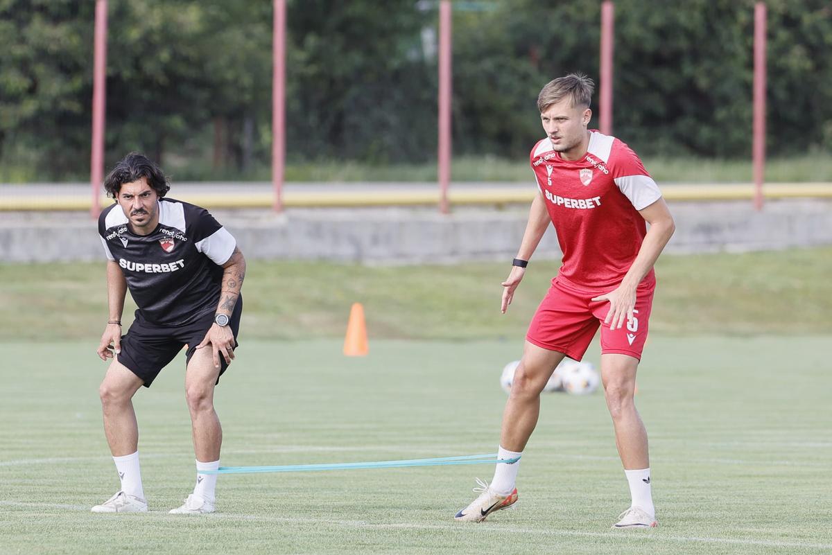 Imagini de la antrenamentul lui Dinamo de la Curtea de Argeș