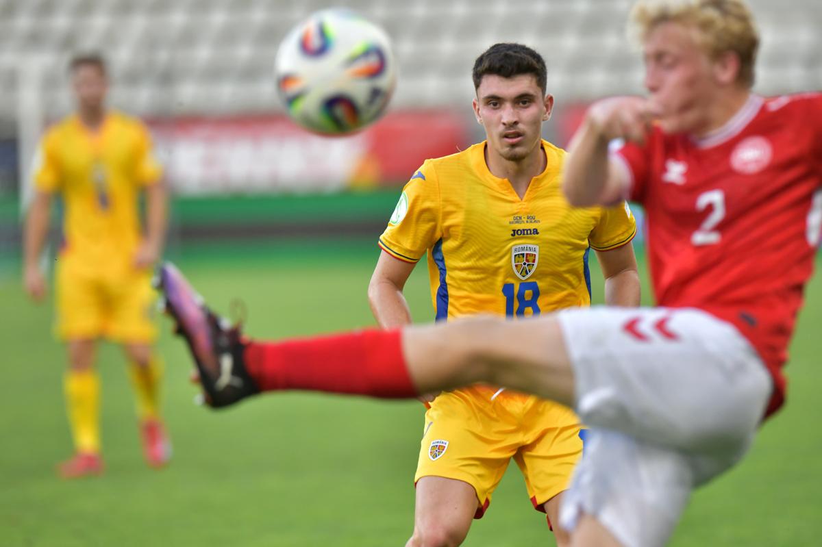 A înscris un gol superb și a celebrat ca Ronaldo! Cine este marcatorul golului României U19 în partida cu Danemarca U19