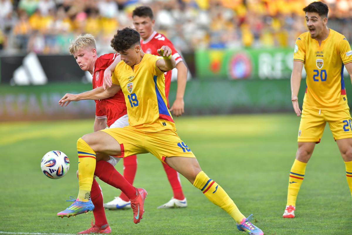 A înscris un gol superb și a celebrat ca Ronaldo! Cine este marcatorul golului României U19 în partida cu Danemarca U19