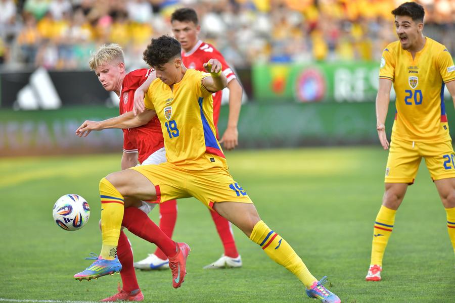 După victoria netă cu Danemarca, România U19 e în fața ciocnirii din semifinale cu favorita Europeanului, reprezentativa Olandei // FOTO: Cristi Preda (GSP) Ianis Hagi, mesaj de suflet pentru puștii din naționala U19, înainte de semifinala cu Olanda de la Euro: „Toată țara îi susține!”
