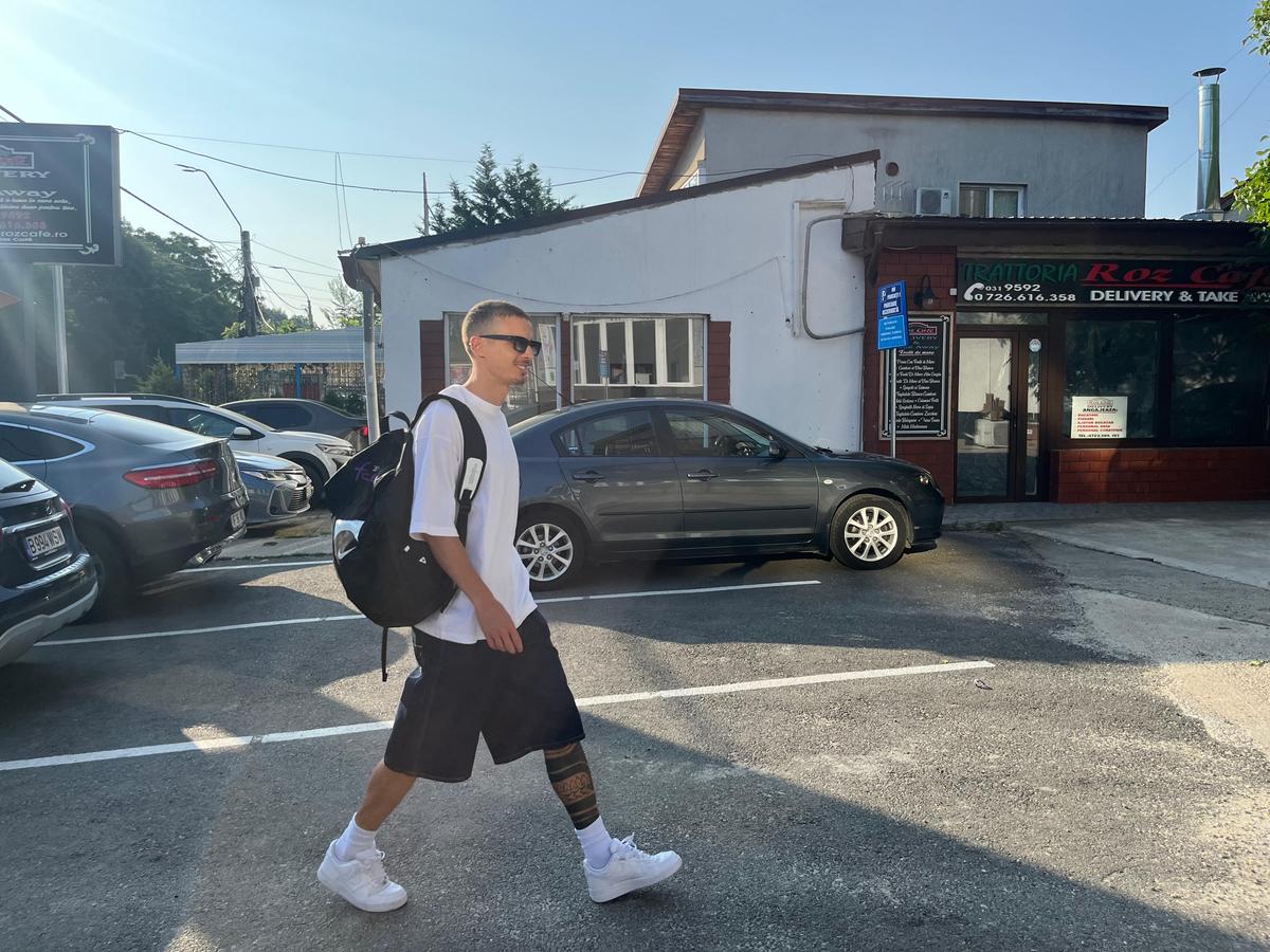 Jucătorii de la FCSB au efectuat vizita medicală  » Fostul dinamovist Dennis Politic a fost prezent, apariția zilei pentru Ștefănescu