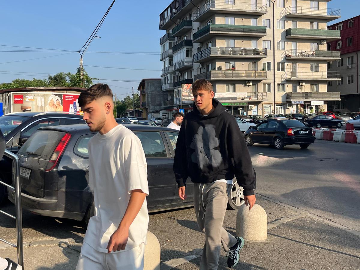 Jucătorii de la FCSB au efectuat vizita medicală  » Fostul dinamovist Dennis Politic a fost prezent, apariția zilei pentru Ștefănescu