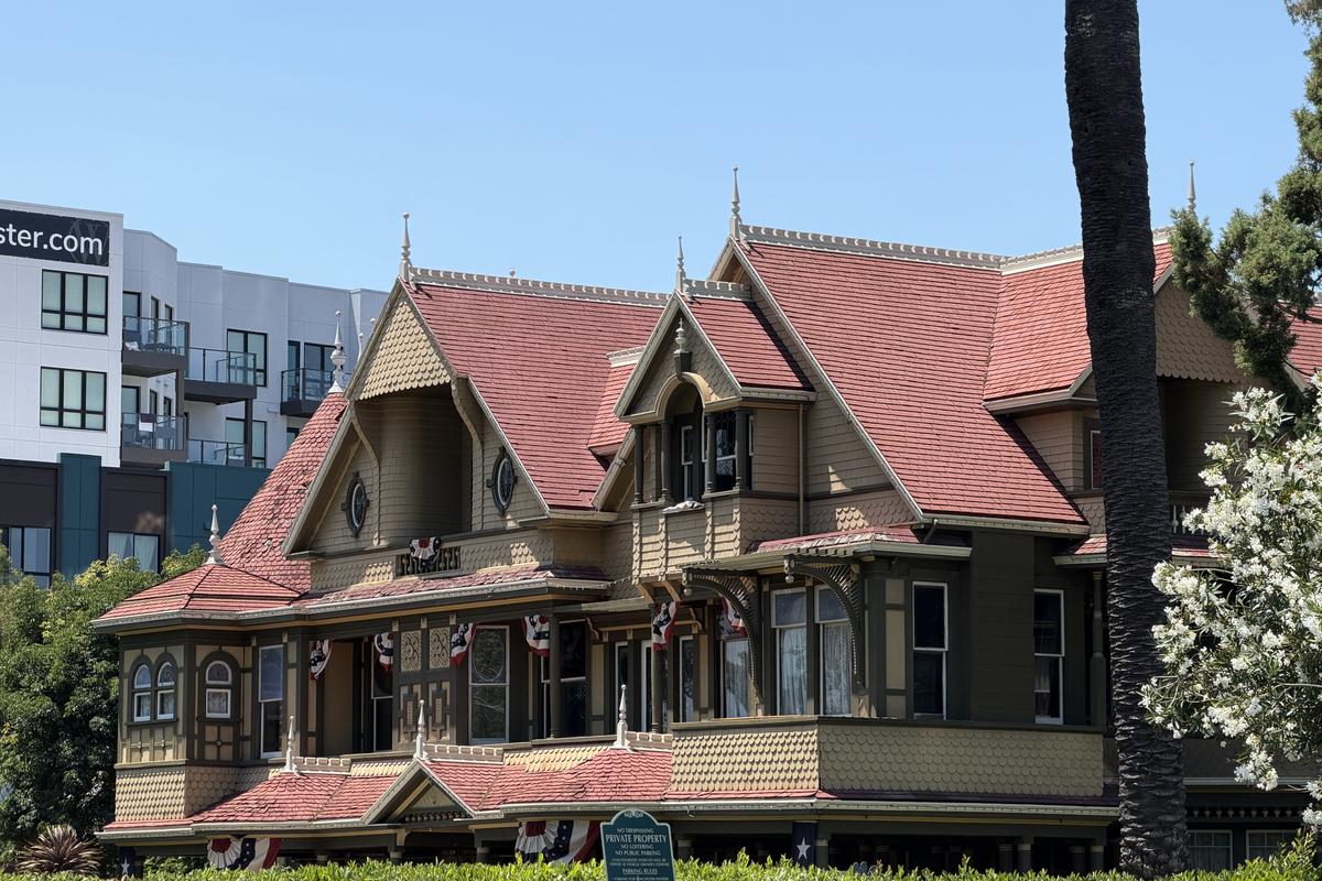 Casa misterelor