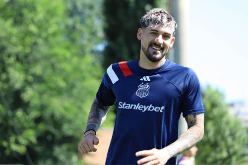Alexandru Albu, în tricoul Stelei // FOTO @Steaua Bucuresti