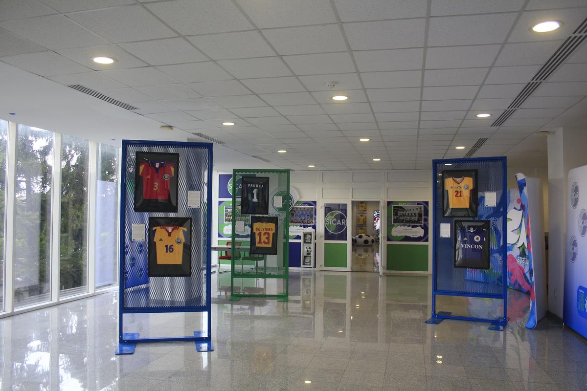 Messi, Ronaldo, Hagi și Yamal, zeci de mii de euro pentru noul Muzeu al Sportului din România! + El e omul care deține tricourile de Mondiale ale lui Adi Ilie și Prunea