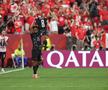 Imagini dramatice la Canada - Qatar: Kone, scos pe targă/ foto Imago Images