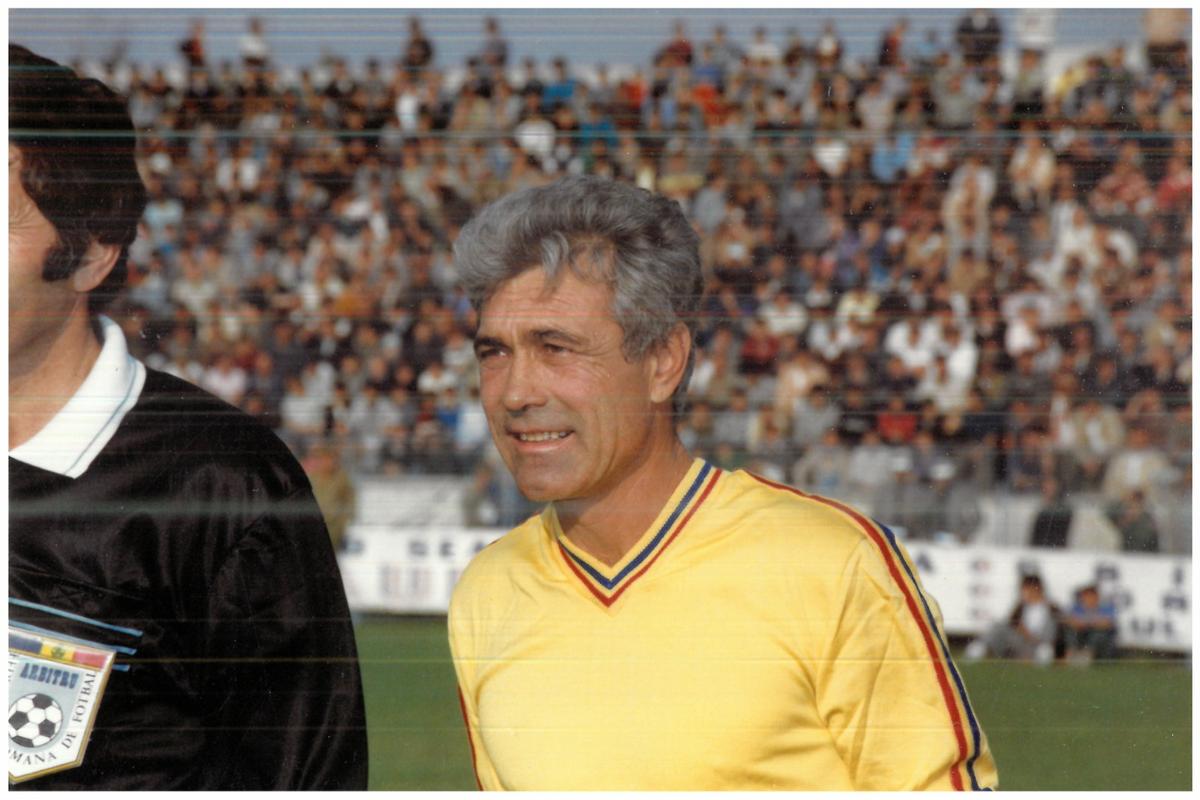 Messi, Ronaldo, Hagi și Yamal, zeci de mii de euro pentru noul Muzeu al Sportului din România! + El e omul care deține tricourile de Mondiale ale lui Adi Ilie și Prunea