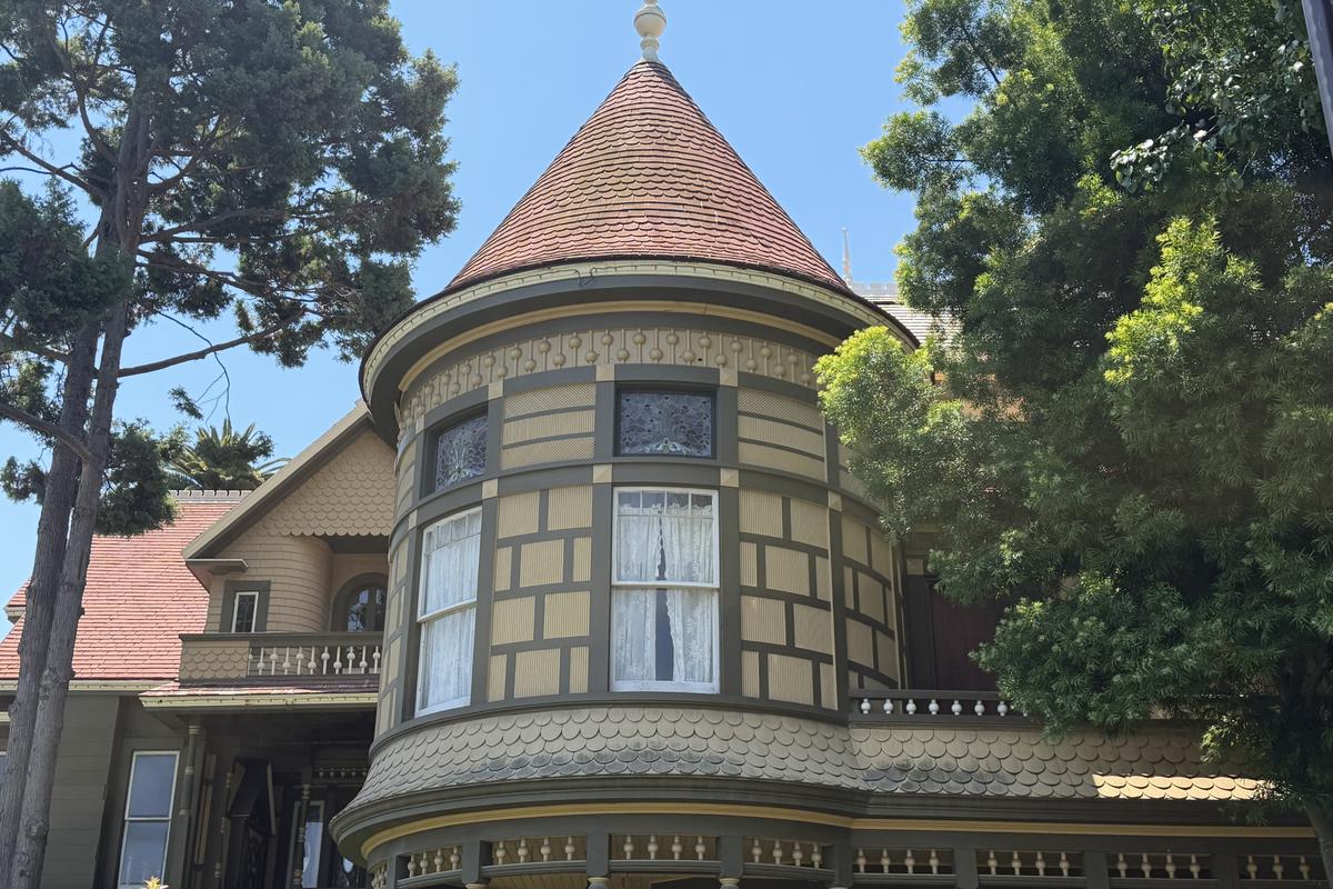 Casa misterelor