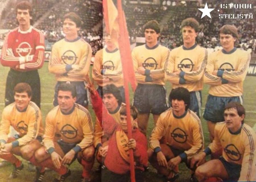 Echipa României la meciul cu Marseille de pe Stade Velodrome. Foto: facebook/retrotikitaka Messi, Ronaldo, Hagi și Yamal, zeci de mii de euro pentru noul Muzeu al Sportului din România! + El e omul care deține tricourile de Mondiale ale lui Adi Ilie și Prunea