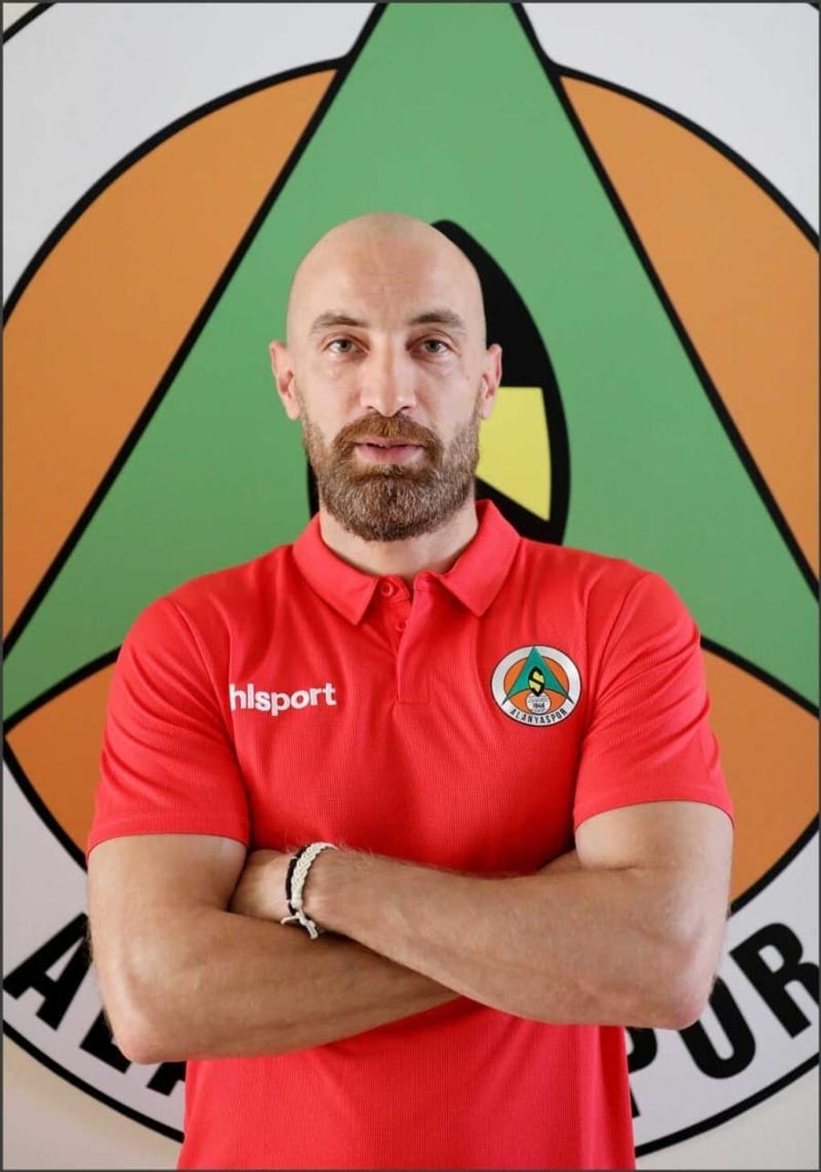 Ibrahim Kemal Menderes, fostul antrenor secunde de la Petrolul, a plecat la Alanyaspor după experiența din România Clubul din Superliga a pierdut procesul la FIFA cu fostul antrenor! Acuzați de hărțuire psihologică, sunt acum obligați să plătească despăgubiri de 150.000 de euro