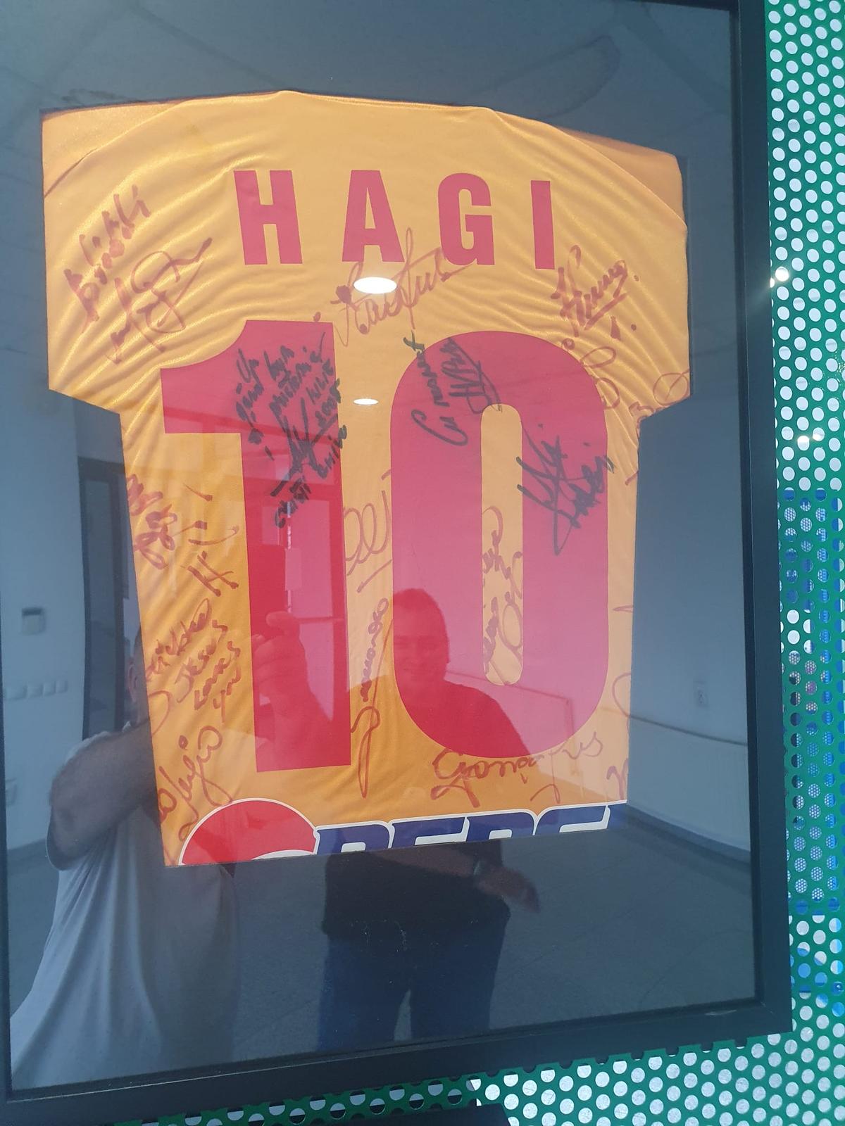 Messi, Ronaldo, Hagi și Yamal, zeci de mii de euro pentru noul Muzeu al Sportului din România! + El e omul care deține tricourile de Mondiale ale lui Adi Ilie și Prunea