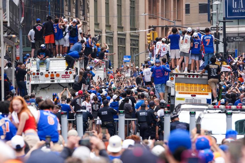 Sărbătoare pe străzile din Manhattan, după titlul cucerit de New York Knicks/Foto: Imago Images