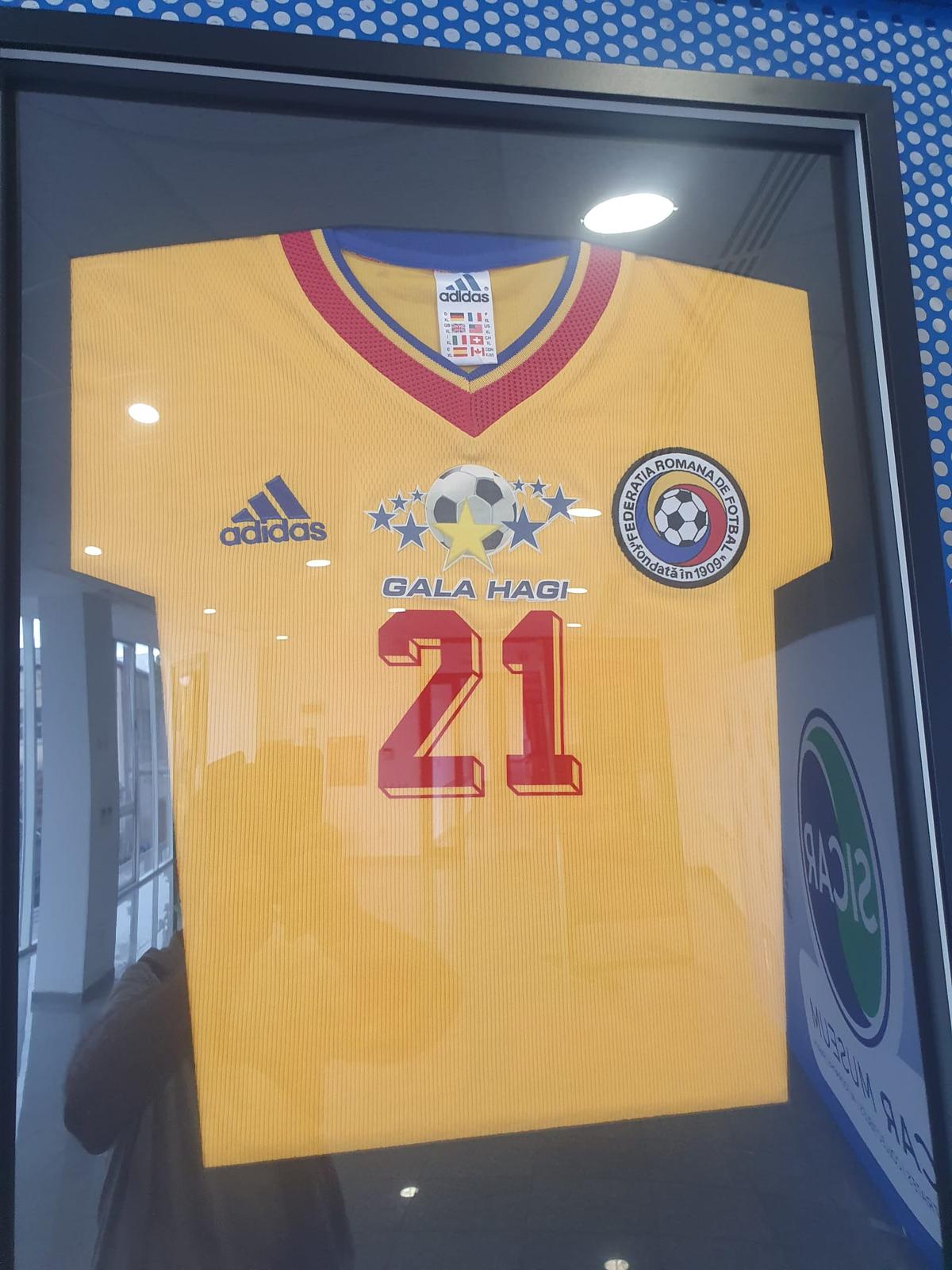Messi, Ronaldo, Hagi și Yamal, zeci de mii de euro pentru noul Muzeu al Sportului din România! + El e omul care deține tricourile de Mondiale ale lui Adi Ilie și Prunea