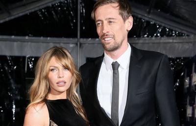 FOTO Cum a fost oprit Peter Crouch de soția lui să facă o poză cu Pamela Anderson: „Uite așa funcționează treburile în showbiz”