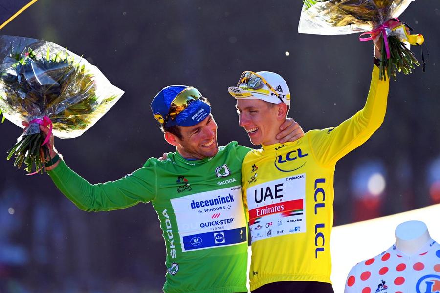 Mark Cavendish, verde, și Tadej Pogacar, doi oameni care au făcut istorie în Turul Franței 2021, foto: Imago „Ca o pisică gata să se arunce asupra prăzii” » Cum a omorât Tadej Pogacar ediția de anul acesta a Turului Franței