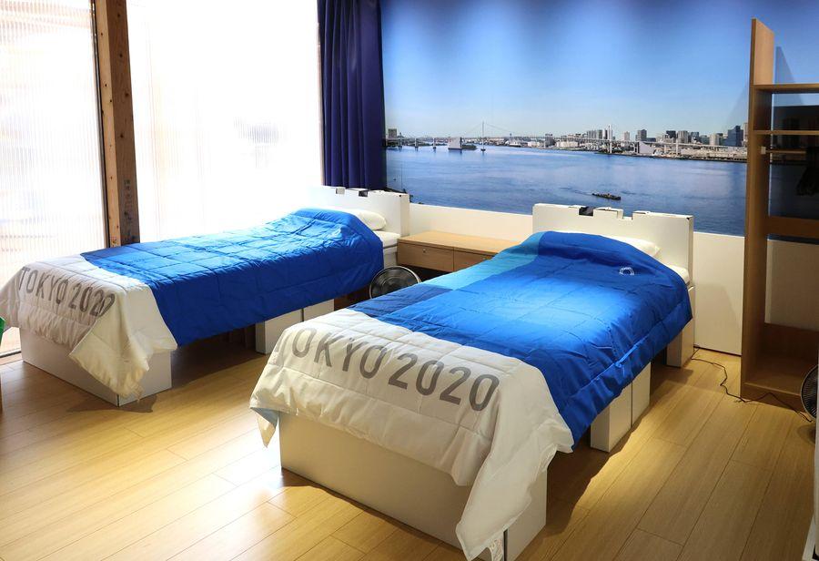 Paturile pe care sportivii dorm în satul Olimpic „Fake News!” » Un gimnast a demontat mitul paturilor „anti-sex” din satul Olimpic