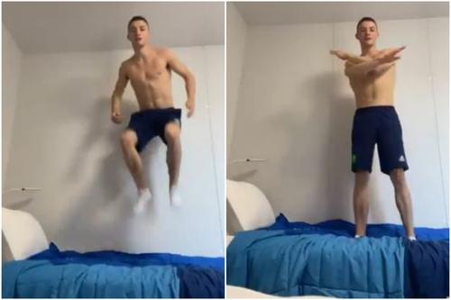 Rhys McClenaghan s-a filmat în timp ce sărea pe patul din camera sa