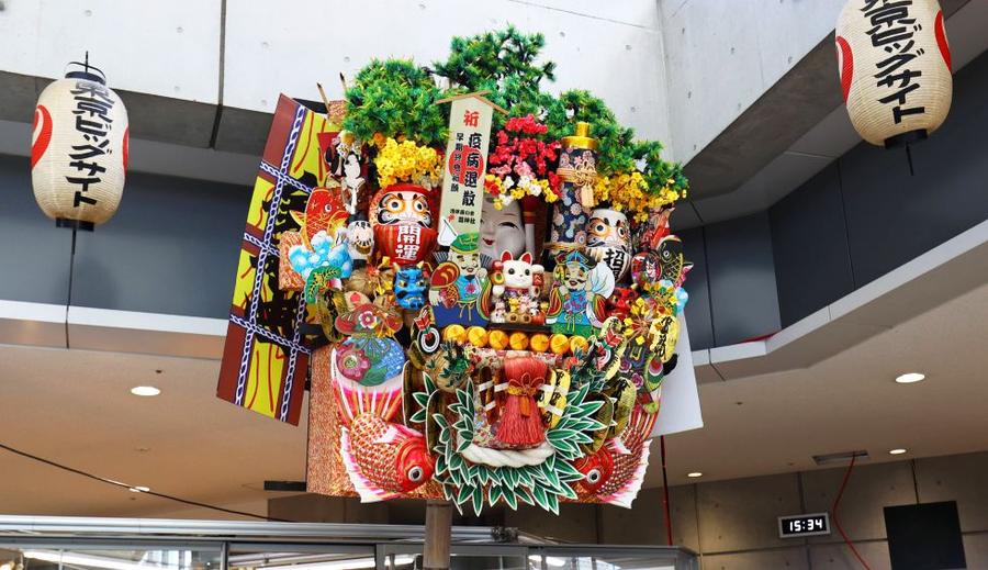 Decorații tradiționale din Japonia la centrul de presă de la Jocurile Olimpice, foto: Imago Jocurile Olimpice - 19 iulie » Știrile zilei: sponsorul Toyota a luat o decizie curioasă + al 3-lea sportiv pozitiv în Satul Olimpic