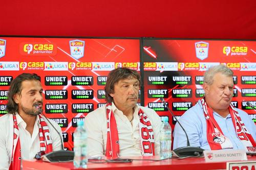 Dario Bonetti (centru), antrenor Dinamo // foto: Facebook @ FC DINAMO BUCURESTI