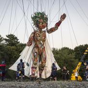 Păpușa-gigant Mocco a fost adusă la Tokyo. Păpușa comemorează 10 ani de la cutremurul de 9.0-9.1 care a zguduit Fukushima, foto: Guliver/gettyimages