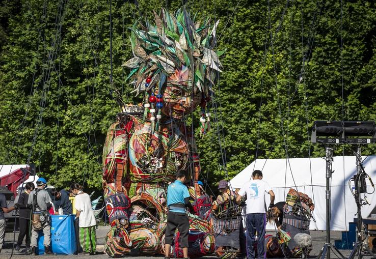 Păpușa-gigant Mocco a fost adusă la Tokyo. Păpușa comemorează 10 ani de la cutremurul de 9.0-9.1 care a zguduit Fukushima, foto: Guliver/gettyimages