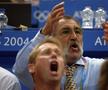 Ion Țiriac, încurajând delegația României la Jocurile Olimpice din 2004, de la Atena. FOTO: Imago Images