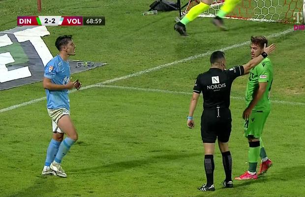Decizia care a întărâtat „câinii”! Iulian Dima nu a dictat penalty la duelul dintre Ricardinho și Mihaiu