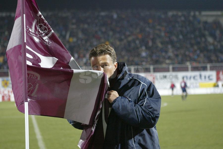 Dan Petrescu la meciul cu FC Oradea când a debutat la Rapid Detaliul care-i dă frisoane lui Dan Petrescu înaintea meciului cu Rapid! Nu s-a mai întâmplat de 16 ani